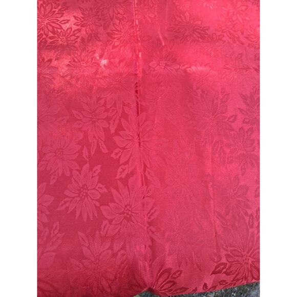Red Emboardary Floral Retangle Table Cloth - Picture 1 of 9
